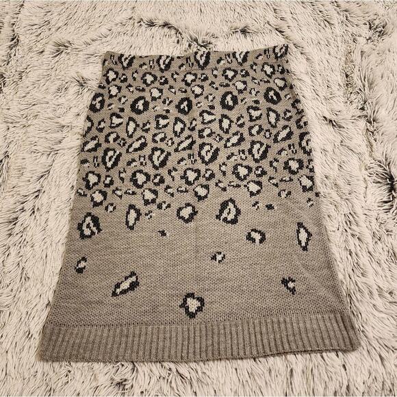 𝅺Express cheetah‎ leopard print stretch sweater skirt comfy size medium - Picture 2 of 8